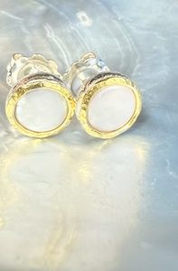 Products: Silver, 22ct gold and white pearls