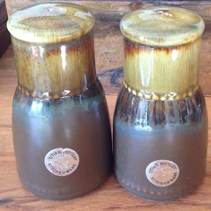 Crown Lynn: Titian Pottery Shakers