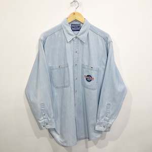 Hard Rock Cafe: Vintage Hard Rock Cafe Shirt Baltimore (L)