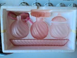 Kiwiana: Vintagepickers Vanity Set.