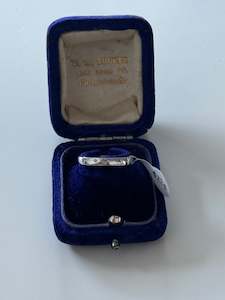 White Gold: 9ct White Gold Band With Diamonds