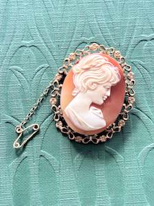 Brooches: Antique 9ct Rose Gold Cameo TW 11.19g