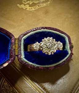 Yellow Gold: 9ct Gold & Diamond Ring Shining Star!