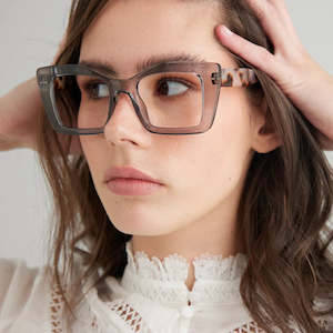 Captivated Eyewear: Captivated Eyewear readers Cleo Smoke