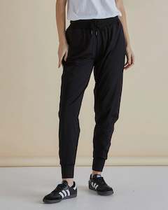 Basics: Cara Travel Jogger - Black
