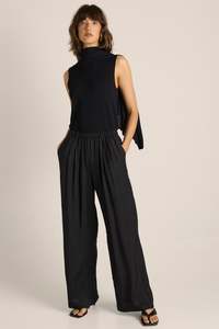 Fate Becker: KORA CAPE TOP-BLACK
