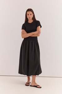LILANI BUBBLE HEM DRESS-BLACK