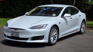 Products: Tesla Model S 75 2017, Free Super-charghing