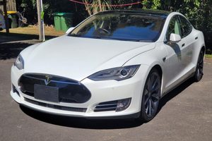 Products: Tesla Model S P85D, 2015, 7 seats, Free Unlimited Supercharging, 41k km