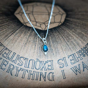 Labradorite: Dainty Labradorite Necklace