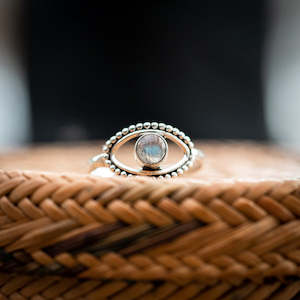 Labradorite: Eye Labradorite Ring