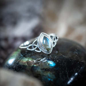 Labradorite: Celtic Labradorite Ring