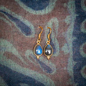 Labradorite: Dangle Gold Labradorite Earrings