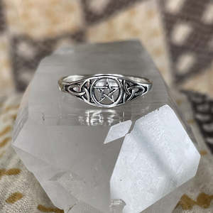 Moon Stars: Celtic Star Ring