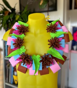 Salusalu: Felt Salusalu (Garland) – Chocolate Rosi / Lime Leaves