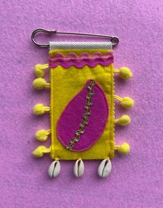 Accessories: Little Studies Brooch – Cowrie Pom Pom