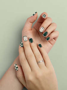 Body: COSMIC Press-On Nails