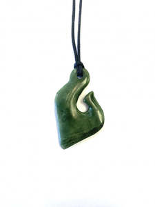 Authentic Pounamu: Matau -EUWG0137