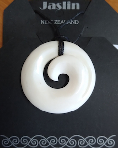 Bone Koru Pendant 3.5cm (Jas)