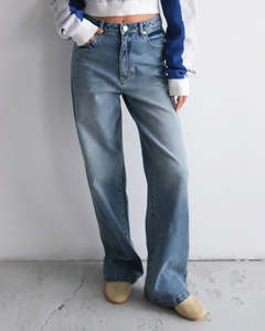 94 High and Wide Jeans - Selena