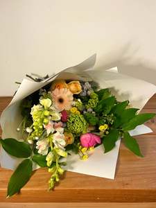 Seasonal bunch of fresh flowers - Bright blooms