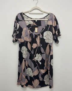 Wanda Harland Preloved: PRELOVED Juliette Hogan Silk Dress - size 8