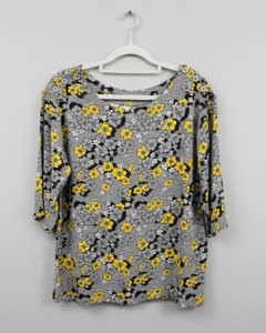 Wanda Harland Preloved: PRELOVED Kate Sylvester Button Shoulder Top size small