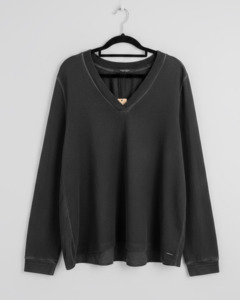 Wanda Harland Preloved: PRELOVED Scotch & Soda Black V Neck with Distressed Fading - size 3 (about a 12)