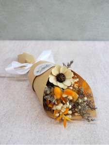 Bouquets: EASTER: Sunlit Posies