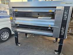 Sale: Deck oven Para Mount MB-932A+2S+2B Electronic 2 Deck oven on Stand on wheels with warranty in Excellent condition