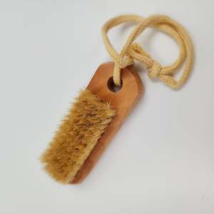 Christmas Cracker Supplies: Esscherts Garden Nail Brush