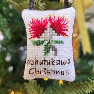 Reusable Gifting Supplies: Pohutukawa on white Ornament