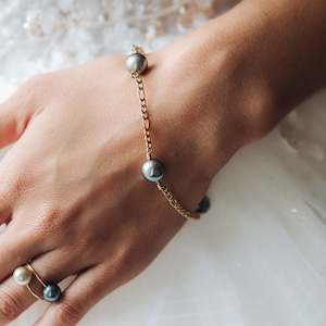 Bridal Jewellery: Tahitian Black Pearl Gold Chain Bracelet