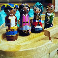 6-10cm Characters pegs