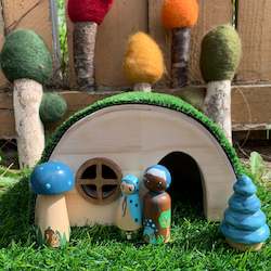 Pegs With Accessories: Cottage with toadstool kids