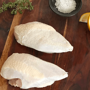 Bird & Barrow Chicken boneless breasts – skin on (free range, antibiotic free) 550g