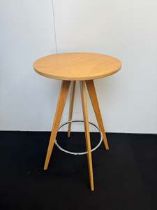 Reception: Bar leaner - natural timber