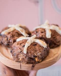 Gluten Free Vegan: FROZEN No Added Gluten and Vegan Fruit Hot Cross Buns