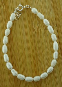 Bracelets: White Pearl Bracelet 5x5mm