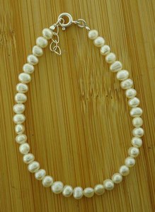 Bracelets: White Pearl Bracelet 4x4mm
