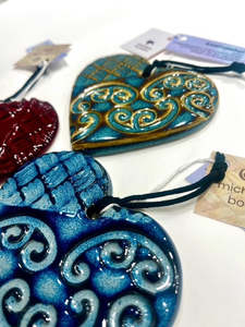 Ceramics: Ceramic Kōwhaiwhai Swing Heart Decoration