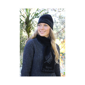 Possum Merino: Lothlorian Possum & Merino Fern Loop Scarf - Black/Charcoal
