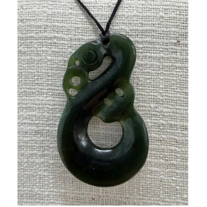 Pounamu: New Zealand Pounamu (Greenstone) Manaia Necklace
