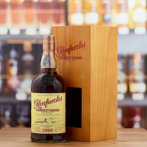 Glenfarclas 'Family Cask' 2000 / 24 years old #3287 51.8%