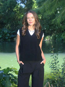 V-neck Vest - Black