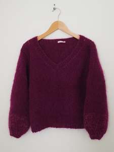Hand knit jumper - Beet