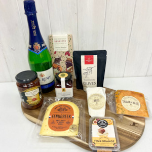 Gift Hampers: Wine and Cheeseboard Hamper