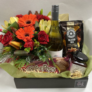 Gift Hampers: Floral Hamper - Food and Wine