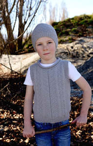 Patterns Lisafdesign Amikihiaknits Petiteknit Thekiwistitchknitco: Bryn Vest and Hat