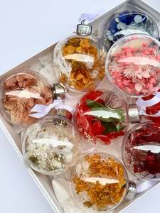 Gifts: Dried Flower Baubles